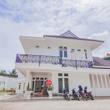 Hotel Super Oyo Capital O 90342 Kemang Garden Giacarta Esterno foto