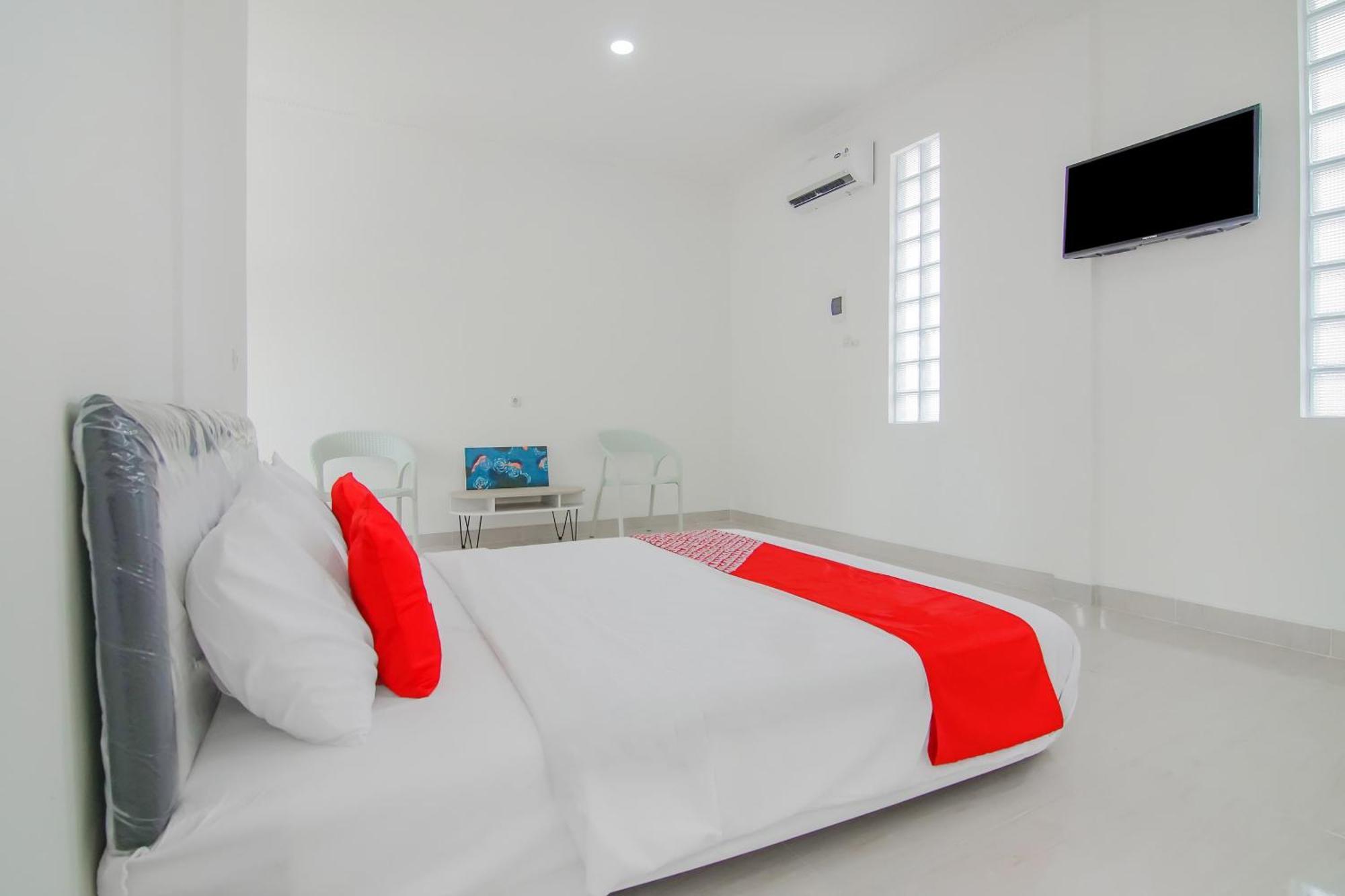 Hotel Super Oyo Capital O 90342 Kemang Garden Giacarta Esterno foto